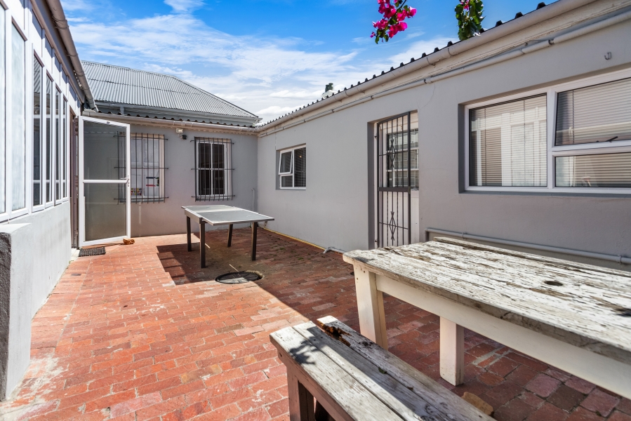 9 Bedroom Property for Sale in Woodstock Western Cape